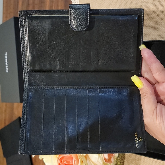 🎉SOLD🎉 Excellent condition and Authentic  CHANEL bifold kisslock wallet - Picture 7 of 13